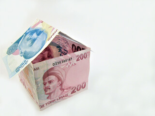 Obraz na płótnie Canvas Turkish Lira banknotes in the form of a paper house 