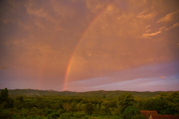 Fototapeta na wymiar Himmel mit Regenbogen