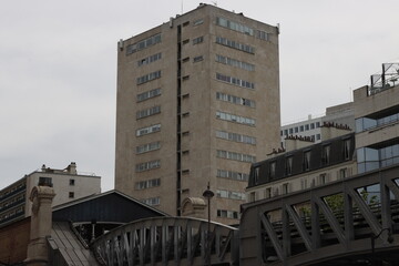 Building in the city of Paris