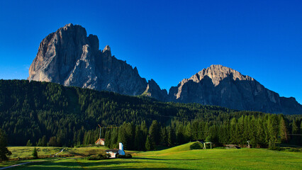 Val Gardena
One of the most beautiful valleys in the Dolomites. The colors and the contrasts make the landscape 