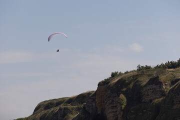 Fototapeta na wymiar paragliding on cliffs in Normandy near Omaha Beach