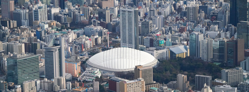 東京ドームと東京ドームホテル / 空撮（東京都文京区）