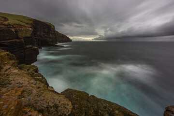 Obraz premium Dramatic Sky at Costa Head Cliffs, Orkney, Scotland 