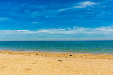 Fototapeta na wymiar Strandspaziergang am französischen Küstenabschnitt Gold Beach zwischen La Rivière und Longues-sur-Mer - Normandie - Frankreich