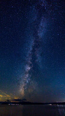 猪苗代湖　天の川　絶景　縦構図