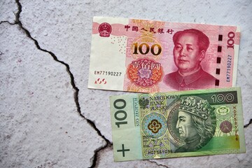 polski banknot, chiński banknot ,100  renminbi ,Polish banknote, Chinese banknote, 100 renminbi - obrazy, fototapety, plakaty