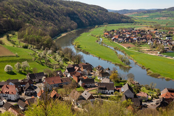 High angle view of the picturesque villages of Rühle and Pegestorf alongside the Weser river, Rühler Schweiz, Weserbergland, Germany - obrazy, fototapety, plakaty