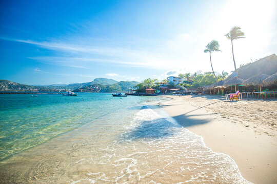 Playa Las Gatas en playa Zihuatanejo Mexico