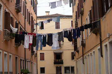 Fototapeta na wymiar Secando ropa en Venezia Italia