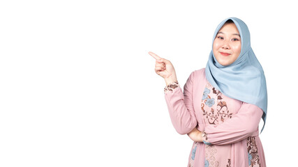 Asian muslim woman pointing to the right smiling, female promoter, promotion concept