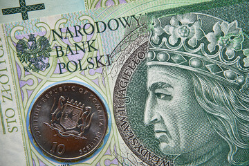 polski banknot,100 PLN, moneta somalijska , Polish banknote, 100 PLN, Somali coin - obrazy, fototapety, plakaty