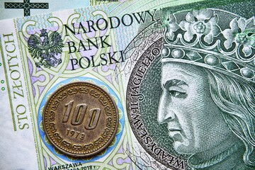 polski banknot,100 PLN, moneta koreańska , Polish banknote, 100 PLN, Korean coin