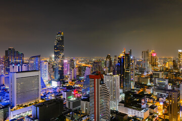 Obraz premium Night cityscape and high-rise buildings in Bangkok