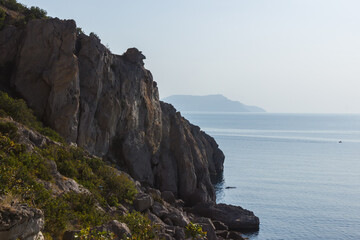 Fototapeta na wymiar View of the rocks of the Black Sea from the Golitsyn trail