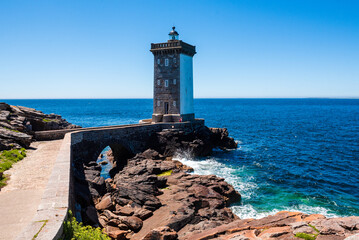 Kermorvan Lighthouse and its acess bridge