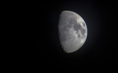 Naklejka premium full moon over black