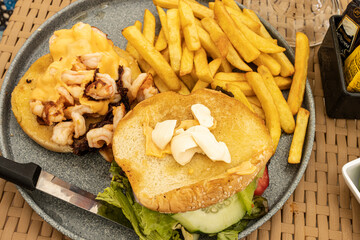 HAMBURGUESA DE CAMARON EN PUERTO VALLARTA