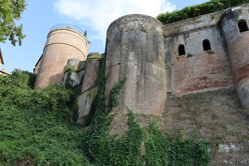 Vieux remparts en pierre, ville de Albi, département du Tarn, France