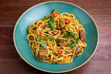 Lomo saltado con pasta