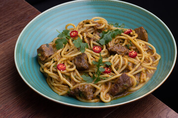 Lomo saltado con pasta