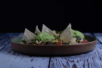 Ensalada, saludable pollo, verduras guacamole, palta, yverdes