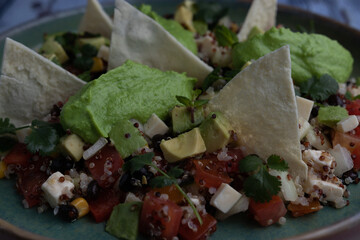 Ensalada, saludable pollo, verduras guacamole, palta, yverdes