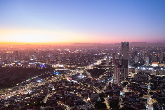 East side of S&atilde;o Paulo city at dusk, drone view, intersection of Salin Farah Maluf avenue and Radial east Avenue, Tatuap&eacute;, S&atilde;o Paulo, SP, Brazil