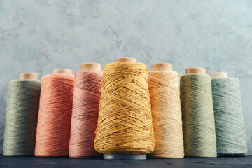 Set of colored yarn for knitting on cone
