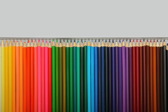 컬러스케치를 위해 준비한 여러색상의 색연필들