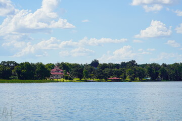 The landscape of Lake Thonotosassa in Florida	