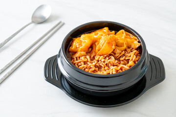 Korean instant noodles with dumplings