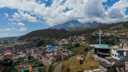 Obraz premium Colibrí Otavalo y Volcán Imbabura
