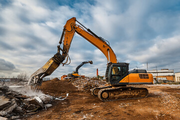 Excavator destroyer with hydraulic scissors cuts concrete