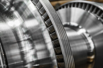 High-speed steam turbine blades with gas-thermal evaporation