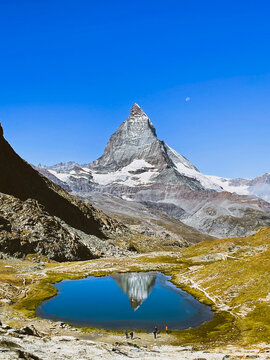 matterhorn and lake 