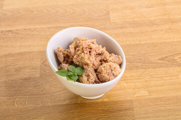 Canned tuna fish with oil