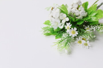 白と緑の爽やかな花束　 wedding 造花 flower　plant