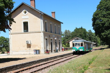 Fototapeta na wymiar Petit train touristique de Thoré la Rochette