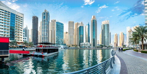 Naklejka premium Dubai marina promenade in UAE