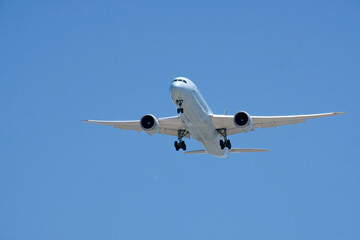 Fototapeta na wymiar Approaching plane against a blue sky