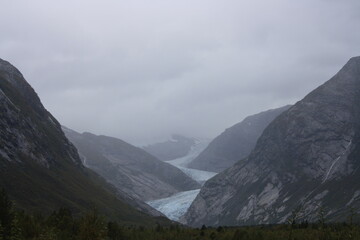 Glaciar de Nigardsbreen, ruta de senderismo para llegar a los pies de este glaciar. Noruega.