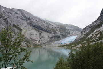 Glaciar de Nigardsbreen, ruta de senderismo para llegar a los pies de este glaciar. Noruega.