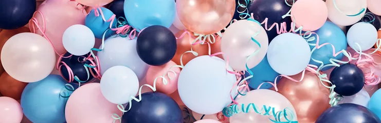 Fotobehang Diverse kleurrijke ballonnen met serpentine © exclusive-design
