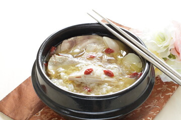 Korean food, hot pot Chinese medicine herbal wolf berry and chicken soup