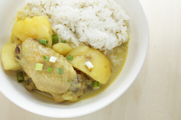Chinese style chicken wing and potato curry rice