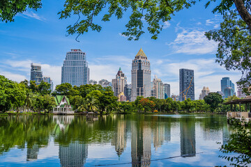 GPF Witthayu Towers aus der Sicht vom Lumphini Park in Bangkok 