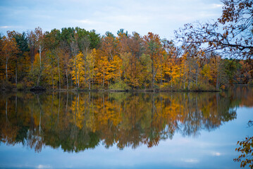 Fototapeta na wymiar Fall Scenery with Lake