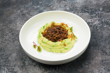 beef stroganoff with mashed potatoes and green peas