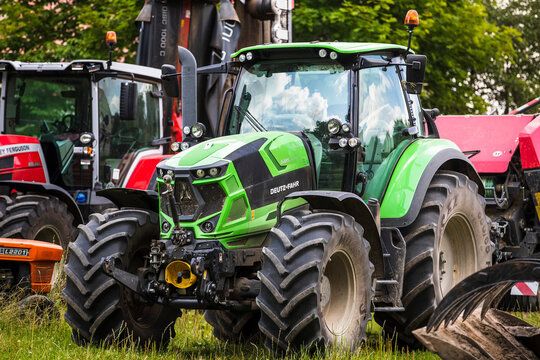 Ignalina Lithuania 2022-07-23
Deutz Fahr 6185 rc shift. Deutz-Fahr is a German agricultural machinery manufacturer. 
