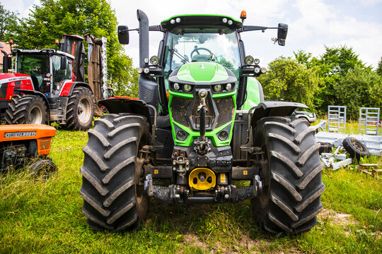 Ignalina Lithuania 2022-07-23
Deutz Fahr 6185 rc shift. Deutz-Fahr is a German agricultural machinery manufacturer. 